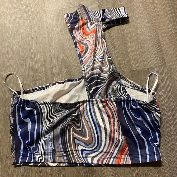 Abstract Patterned Choker Neck Top - Picture 2 of 3